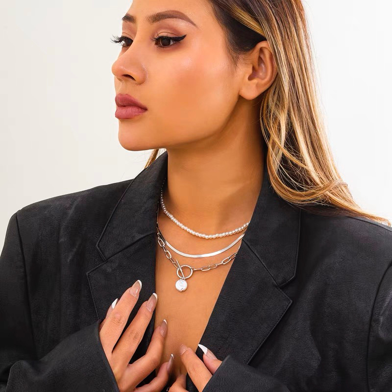 Europe and the United States cross-border jewelry temperament millet grain pearl collarbone necklace female hip-hop metal wind snake bone chain neckla