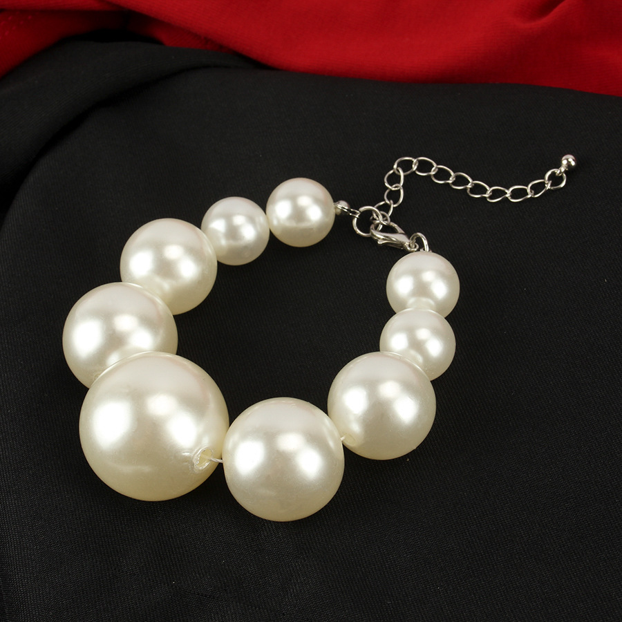 Large pearl necklace bracelet earrings set of three women in Europe and the United States light luxury French retro
