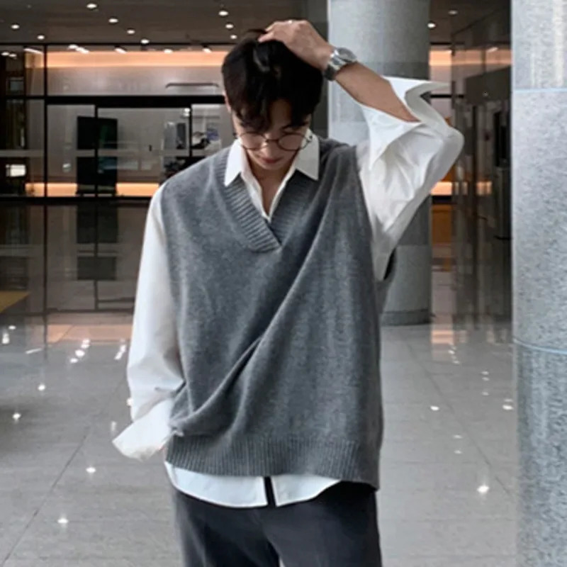 IEFB Korean Style Mens Knitted Vest Vneck Solid Color Casual Sleeveless Knitting Tank Tops Loose Simple Male Sweaters 9W163 250225