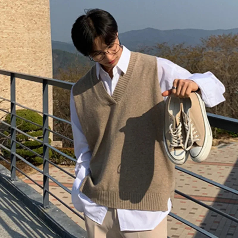 IEFB Korean Style Mens Knitted Vest Vneck Solid Color Casual Sleeveless Knitting Tank Tops Loose Simple Male Sweaters 9W163 250225