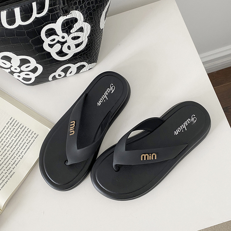 free shipping designer Slippers new 2025 summer breathable and comfortable sandals Casual Flip Flops for woman black