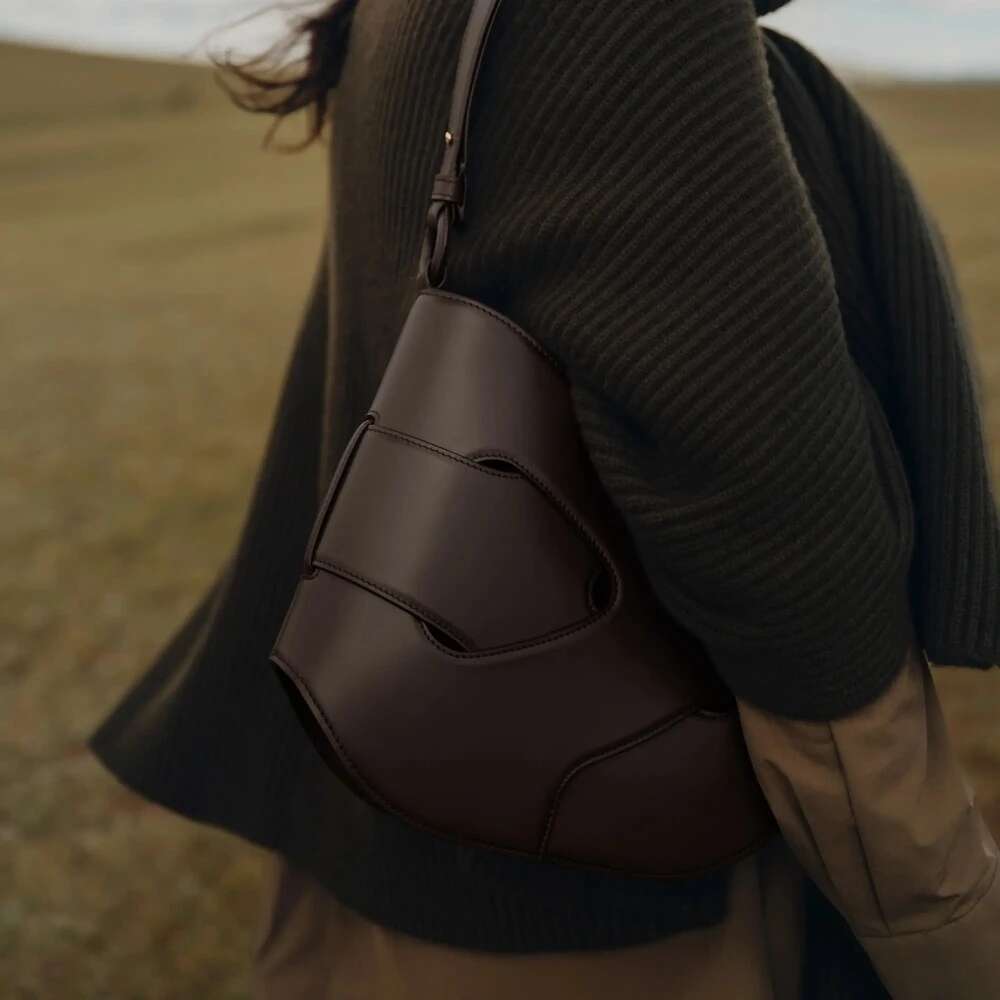 2025 New European And American Style Genuine Leather Texture Women's Shoulder Bag Casual Trend Leather Interwoven Crossbody Bag Fashion Designer 