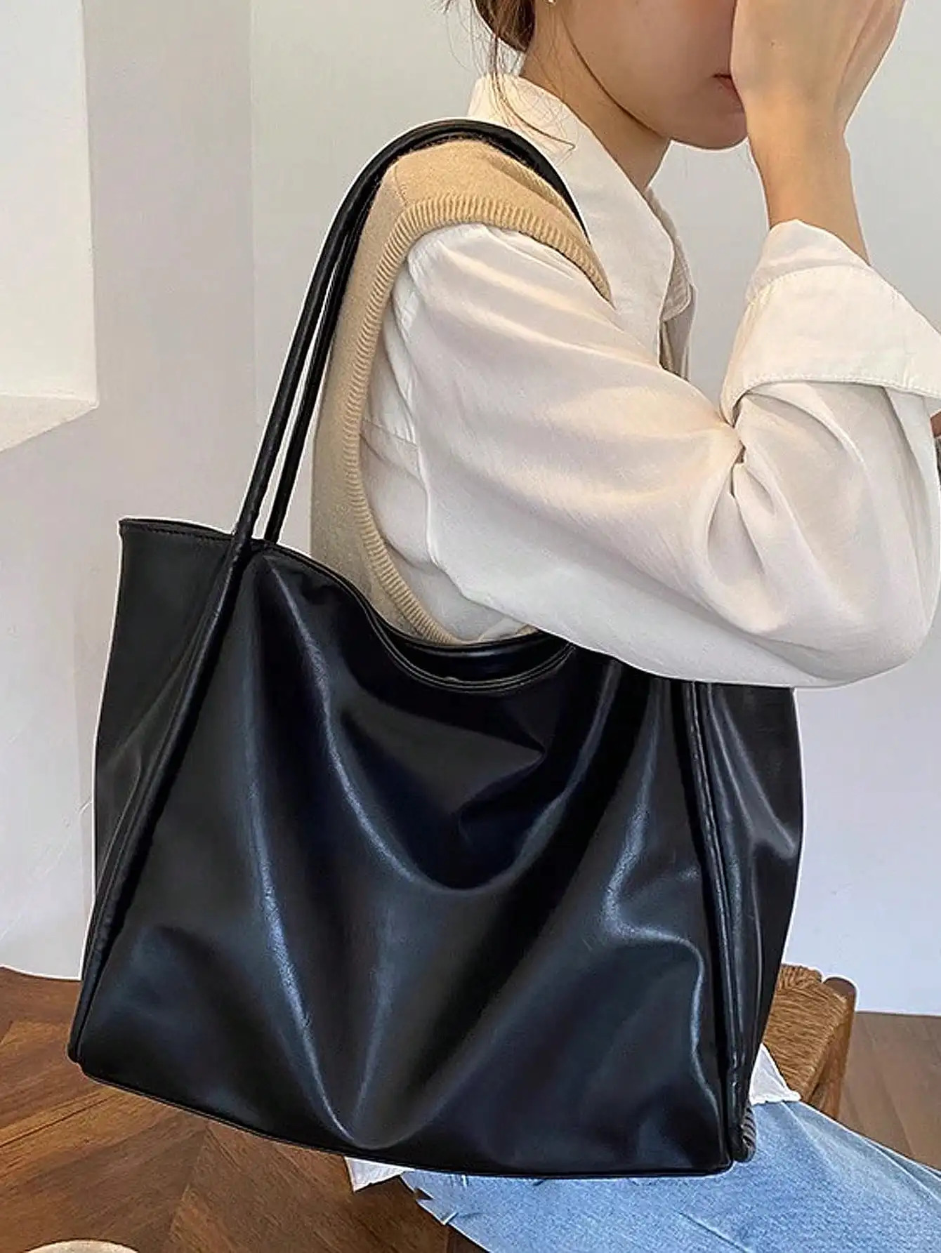2024 soft leather large capacity tote bag with a niche n for handheld use single shoulder underarm bag for class and c 250218