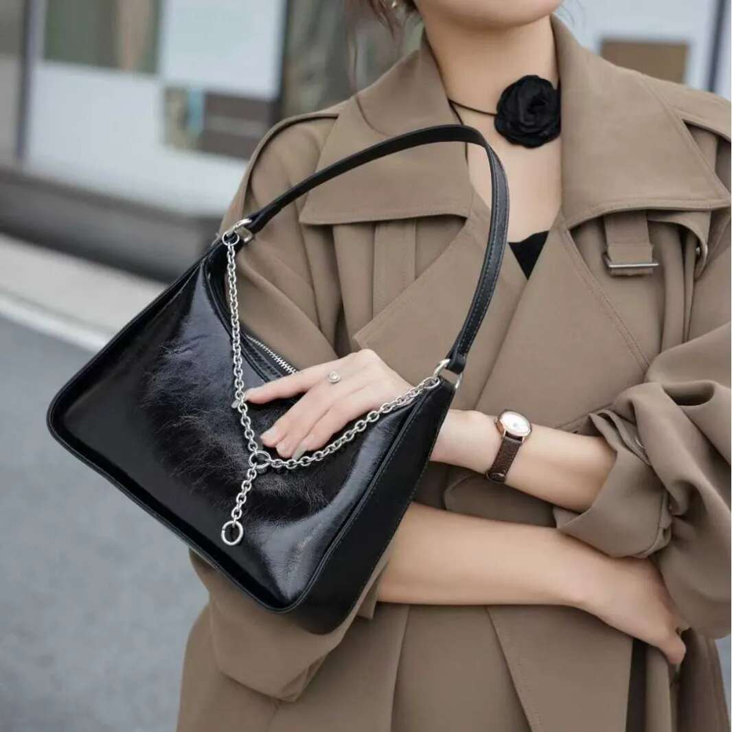 Top Tier Cowhide Single Shoulder Fashionable Women's Fashion Designer Bag High-quality Simple Multifunctional Shopping Shell Practical High-end C