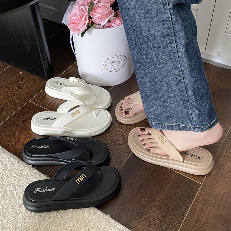 free shipping designer Slippers new 2025 summer breathable and comfortable sandals Casual Flip Flops for woman black