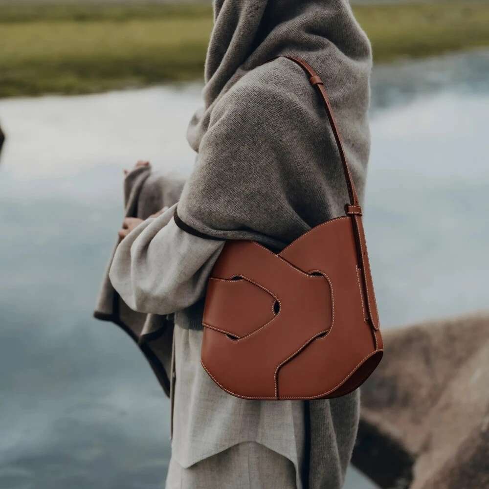 2025 New European And American Style Genuine Leather Texture Women's Shoulder Bag Casual Trend Leather Interwoven Crossbody Bag Fashion Designer 