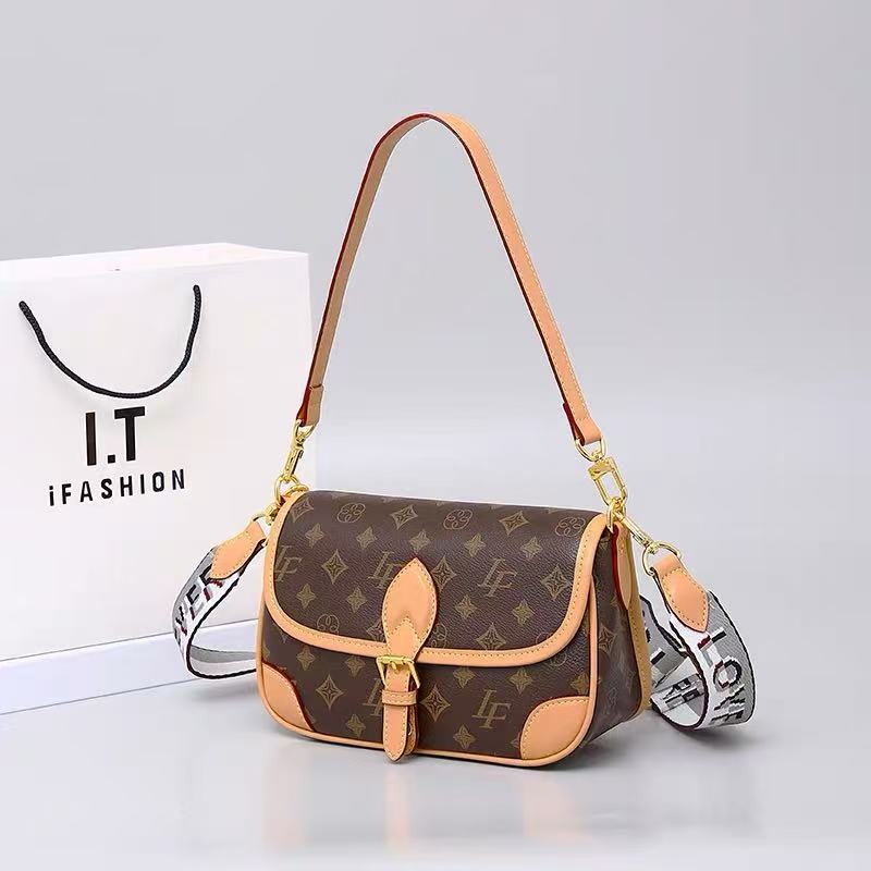Designer Luxury Leather Tote bag Designer Bags Shoulder Bags Drawstring wallet purses Pillow crossbody handbag Fashion women luxurys handbags 680