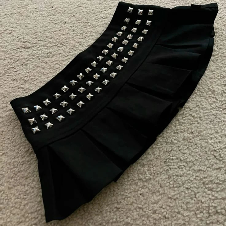 Y2K Gothic Punk Studded Mini Skirt Harajuku Sexy Ultra Short Black Rivet Pleated Skirt Kawaii Skirt Womens Clothing 250225