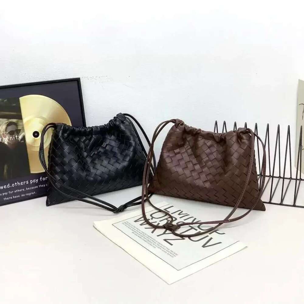 Women's Bags Large Capacity Casual Cloud Pattern Cow Leather Weaving Single Shoulder Diagonal Drawstring Garbage Bag Fashion Accessory