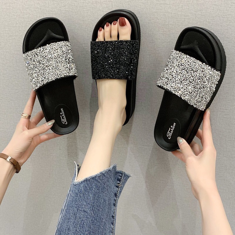 2025 New Designer Plus Size 36-41 Women's Fashionable Shiny Wedge Beach Sandals Outdoor Bk Slippers Beautiful Women's Slippers