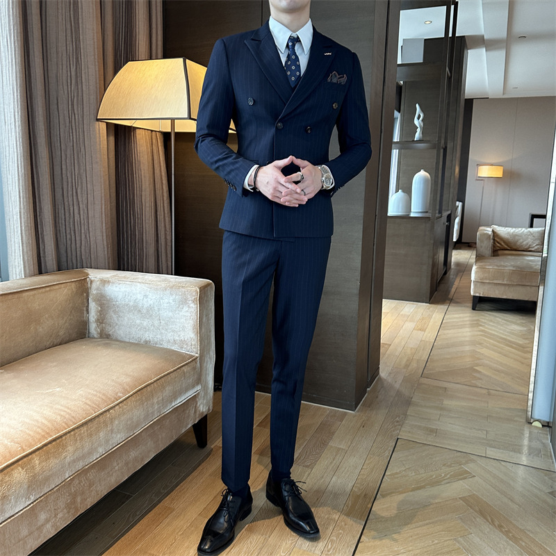 G226Premium Quality Men's Striped Suit - Sleek Design for Grooms and Celebrities