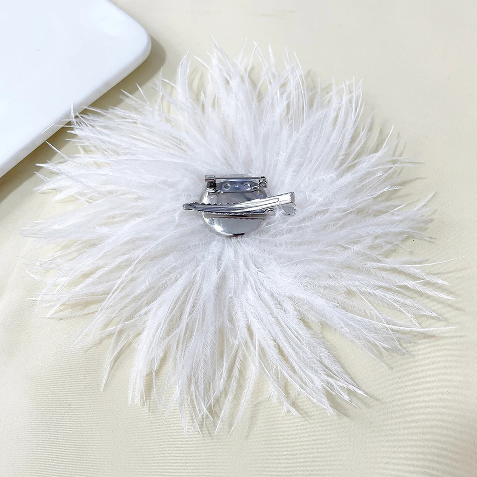 2024 Fashion Vintage Party Dress Big Brooch Hair Decoration Rhinestone Natural Feather Ostrich Hair Christmas Brooch Accessorie 250225