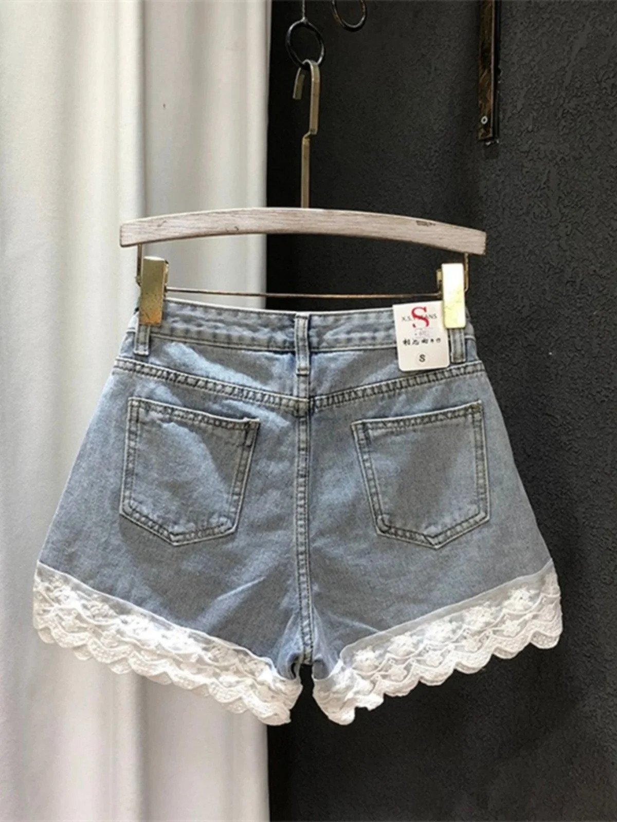 Lace Patchwork Denim Shorts Womens Spring Summer Korean Style Loose Wide Leg A-line Shorts Fashionable Hole Pants 250226