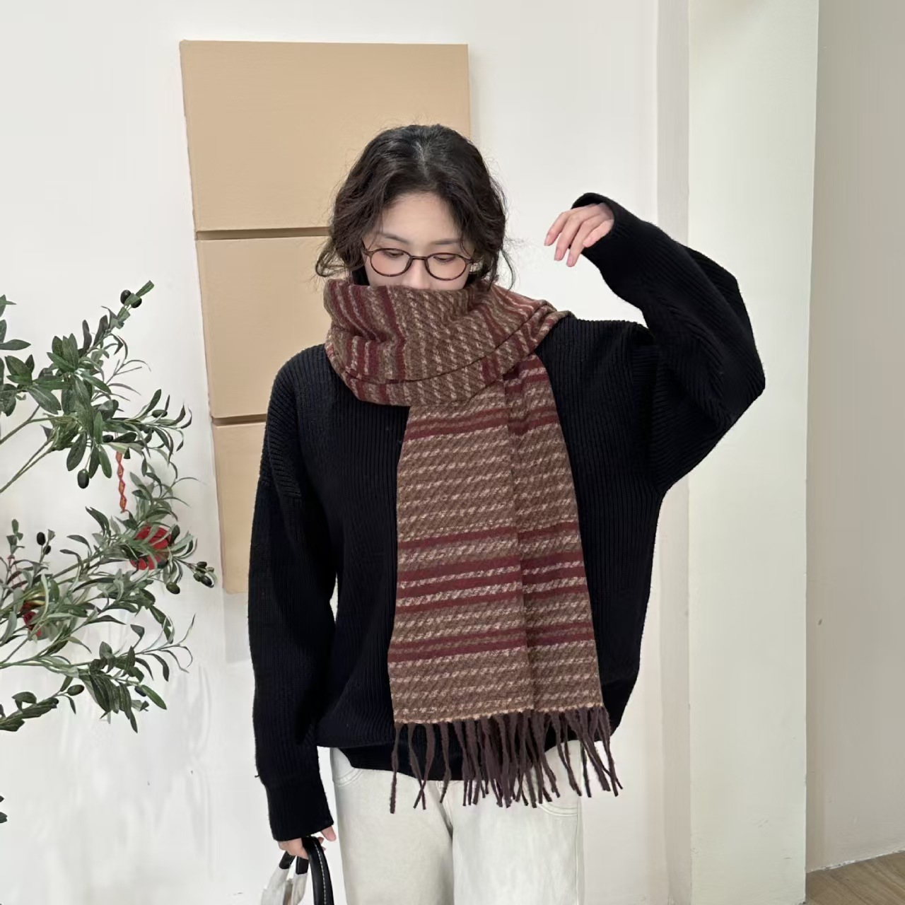 K006 Winter new Korean imitation cashmere scarf women's fashion simple thickened tassel warm neck collar contrast color shawl wholesale