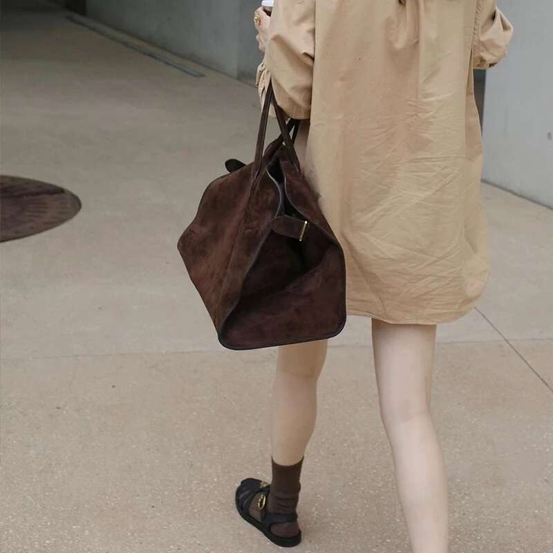 High End Niche Designer Crossbody Bag Outdoor Multifunctional Travel Bag Autumn And Winter New Large Capacity Retro Commuting Handbag Shoulder Bag