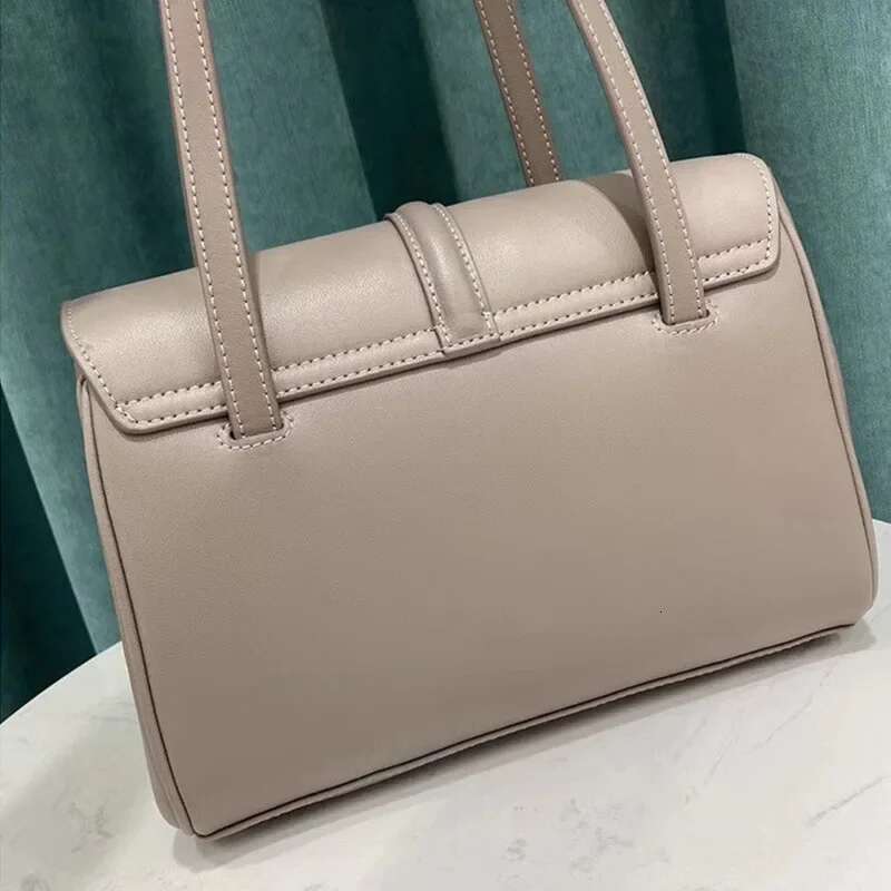 2024 New Soft16 Single Shoulder Handbag Women's Cow Tote Underarm Bag Business Style Genuine Leather Interior Layer