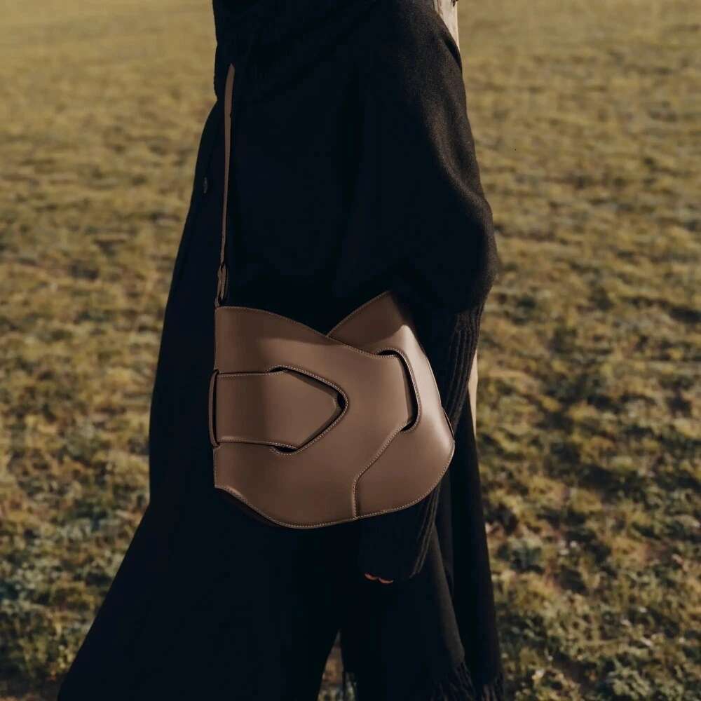 2025 New European And American Style Genuine Leather Texture Women's Shoulder Bag Casual Trend Leather Interwoven Crossbody Bag Fashion Designer 