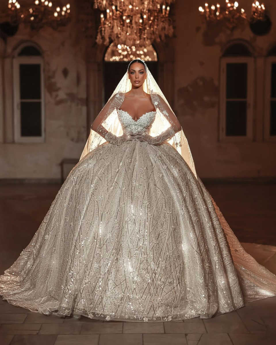 Luxury Wedding Dresses Ball Gown With Strapless Lace Crystal 3D-Floral Appliques Beads Sequins Floor-Length Court Gown Customized Bridal Gowns Vestido