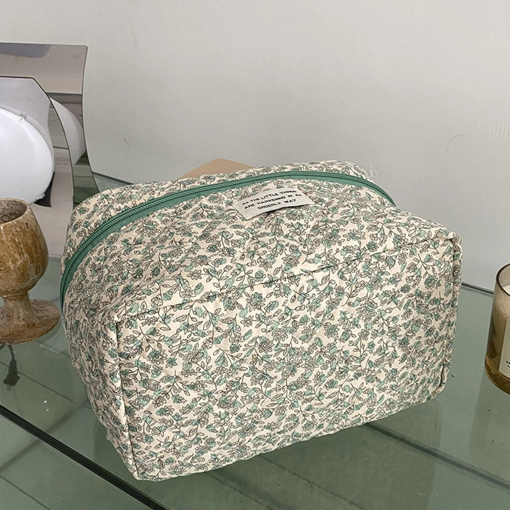 Quilted Makeup Pouch Cotton Travel Portable Toiletry Organizer Floral Prints Multi Functional Ladies Girls Purse for Travel Home 250221