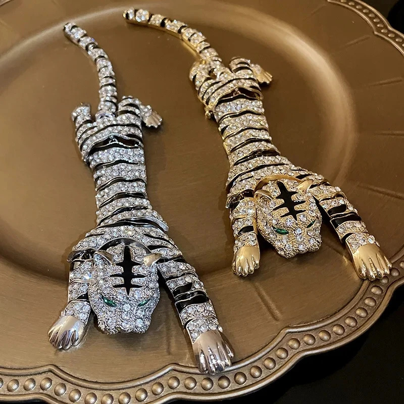 Vintage Hyperbole Rhinestones Large Tiger leopard Shoulder Decor Brooches Men Women Unique Party Jewelry Accessory 250225