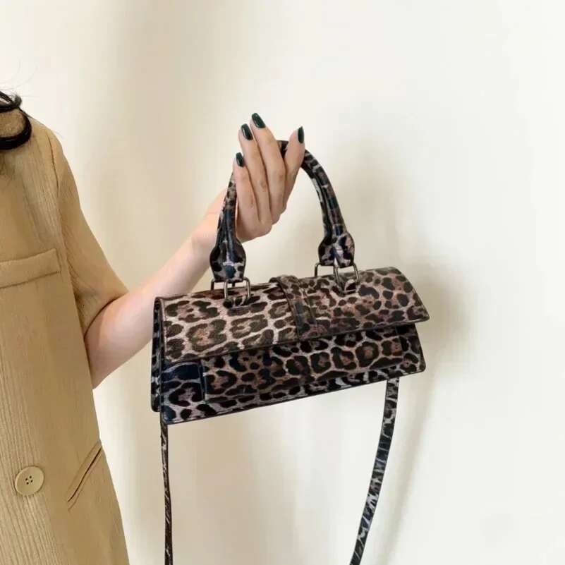 2025 New Wilderness Style Leopard Pattern Shoulder Bag For Women Designer Handbag Fashion Multi Functional Commuter Crossbody Bag Wallet