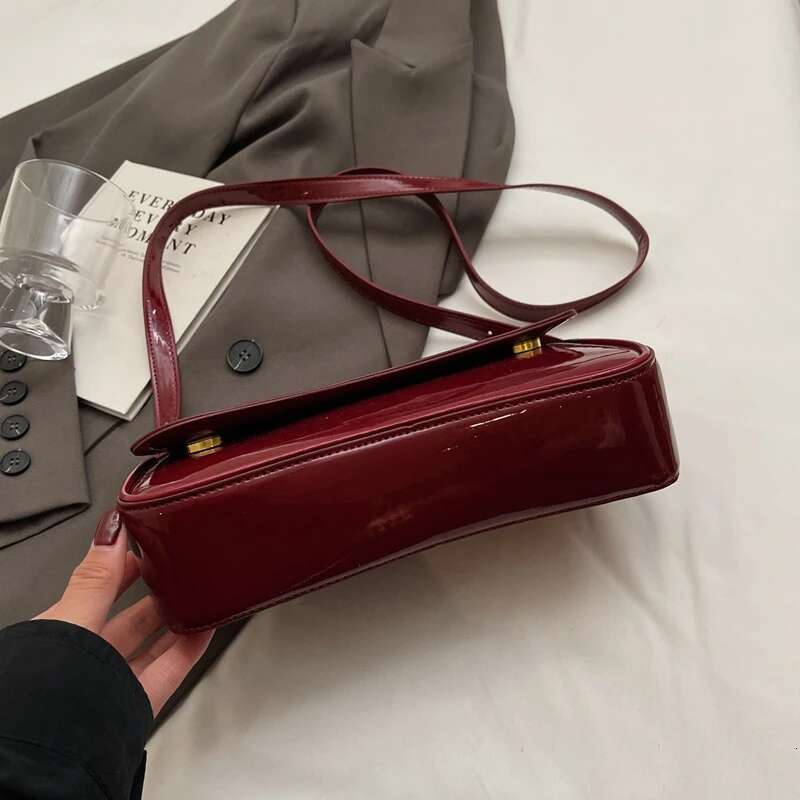 Women's Outfits Plain Color Everyday Shoulder & Crossbody Bag, Elegant Magnetic Closure Flap Saddle Bag For Daily