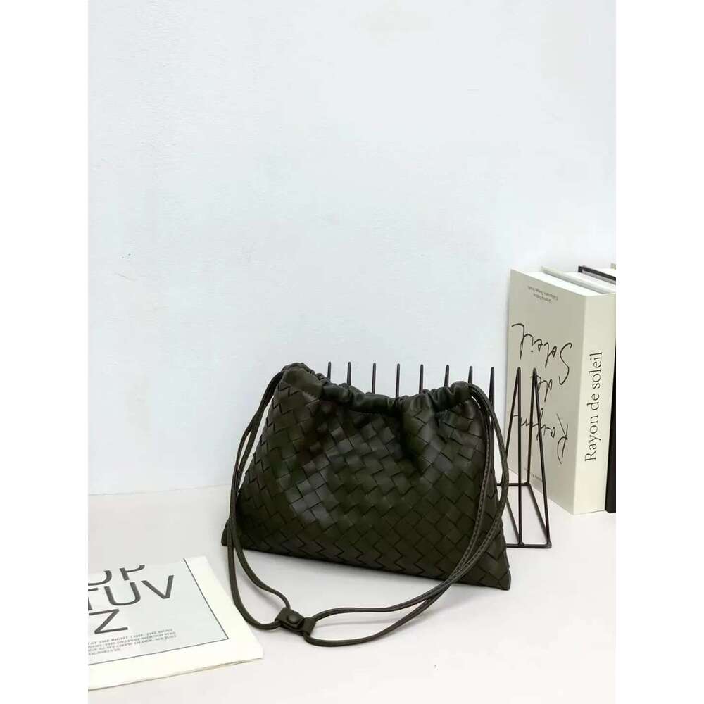 Women's Bags Large Capacity Casual Cloud Pattern Cow Leather Weaving Single Shoulder Diagonal Drawstring Garbage Bag Fashion Accessory