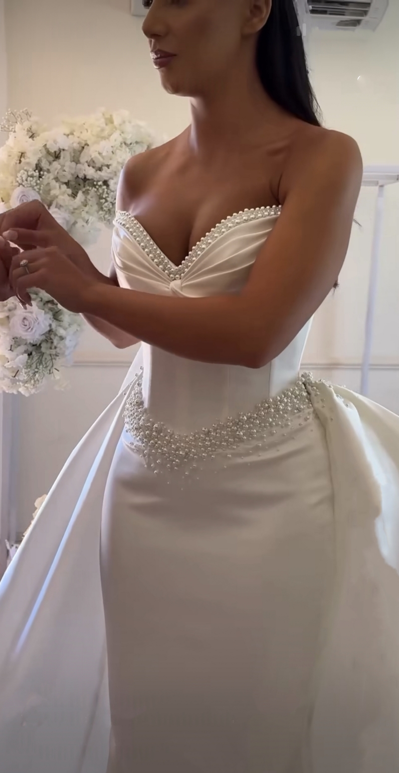 Elegant Pearls Beaded White Mermaid Wedding Dresses With Detachable Train Sweetheart Satin Princess Bridal Gown Customized Vestdio De Novia 2025