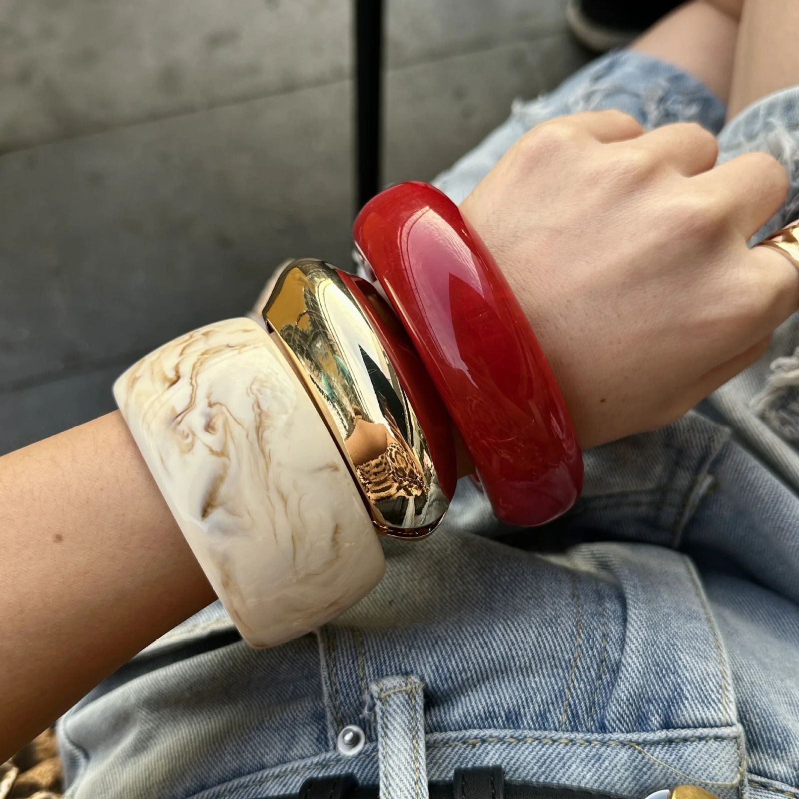 Boho Red Beige Acrylic Resin Chunky Bangles for Women on Hand Goth Geometric Charm Wide Hip Hop Metal Cuff Bangles Men Jewelry 250225