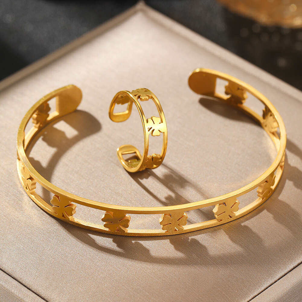Hot selg Clover Set Gold Plated Versatile Ring Hollow Bracelet for Women