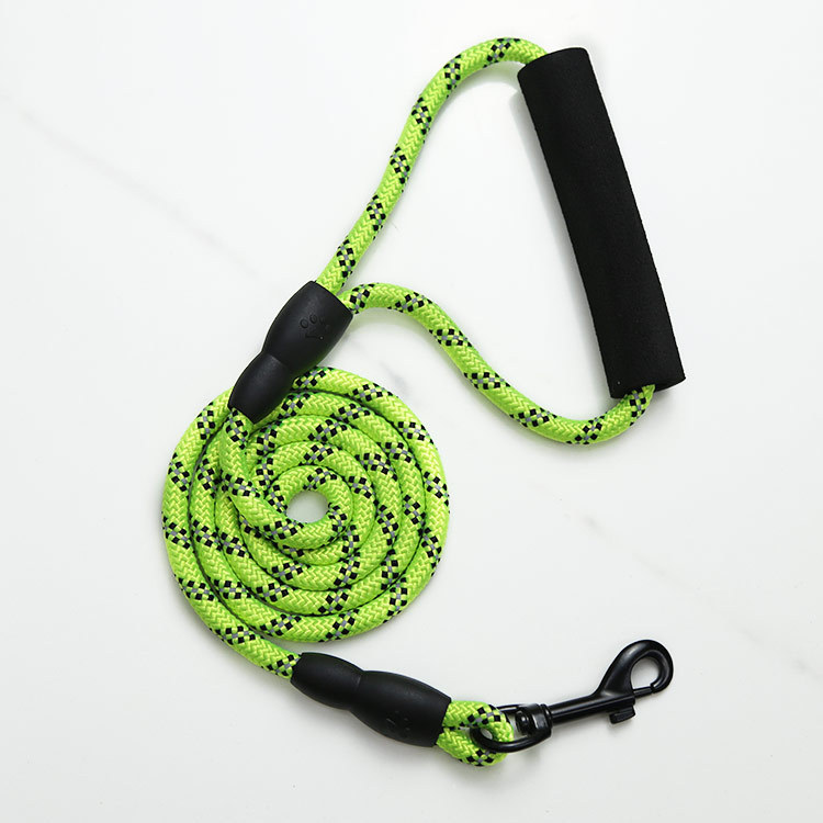 Nylon Reflective Leashes and Collars for Outdoor Use. Suitable for Large, Medium and Small Dogs, as well as Cats. Anti - Explosive Pull Pet