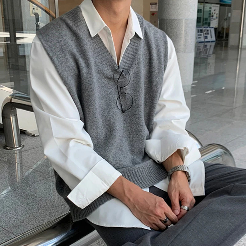 IEFB Korean Style Mens Knitted Vest Vneck Solid Color Casual Sleeveless Knitting Tank Tops Loose Simple Male Sweaters 9W163 250225