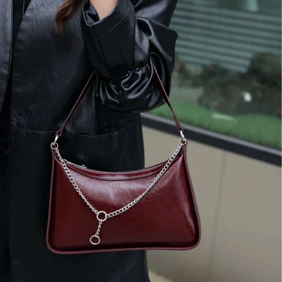 Top Tier Cowhide Single Shoulder Fashionable Women's Fashion Designer Bag High-quality Simple Multifunctional Shopping Shell Practical High-end C