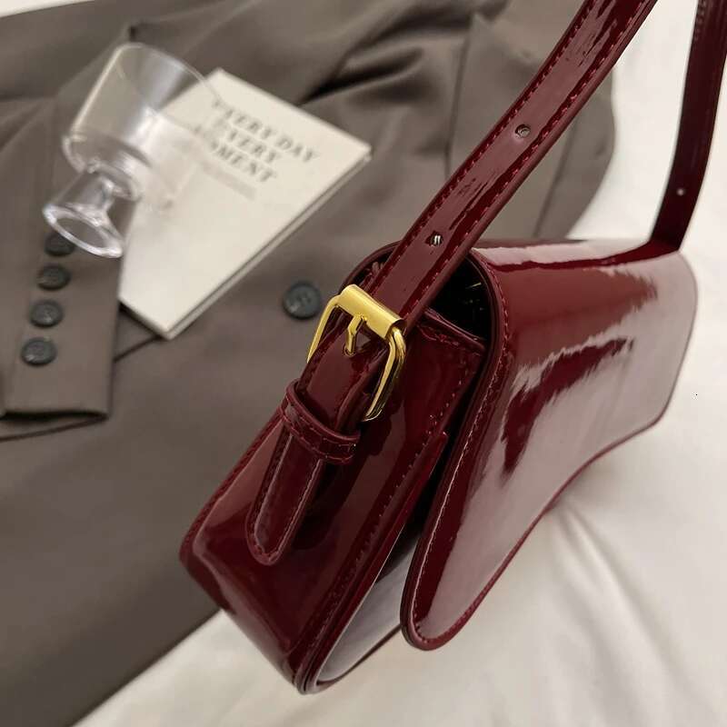 Women's Outfits Plain Color Everyday Shoulder & Crossbody Bag, Elegant Magnetic Closure Flap Saddle Bag For Daily
