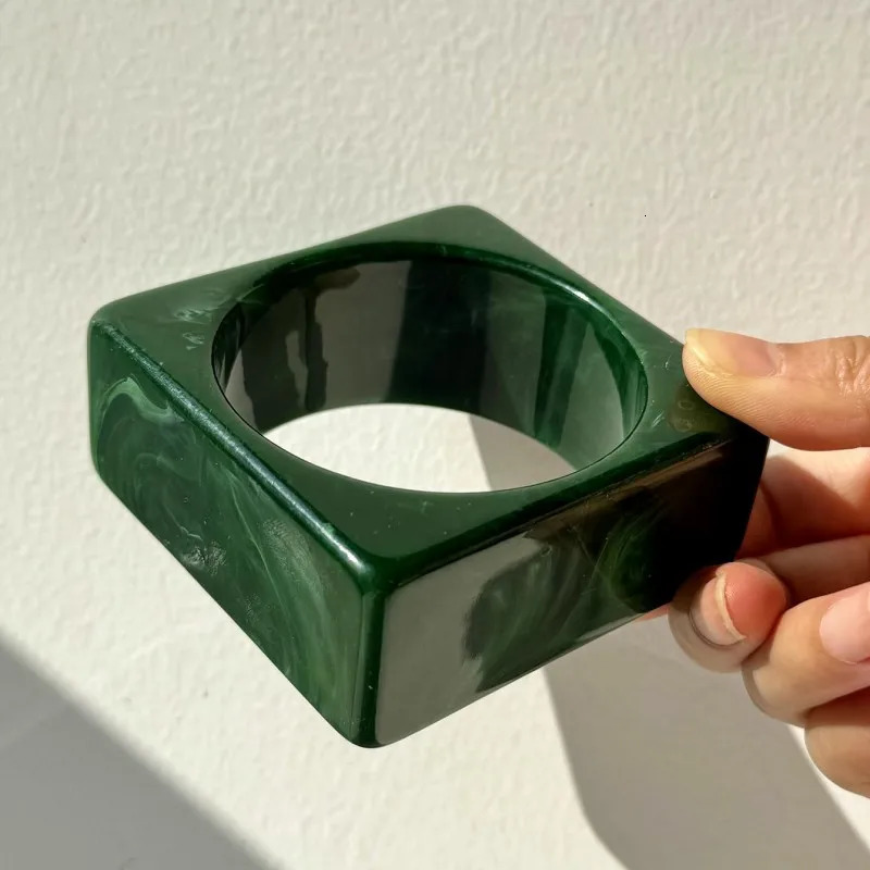 HANGZHI Green White Irregular Square Wide Resin Bracelet for Women Autumn Winter Fashion Chunky Jewelry Elegant Trend Bangle 250225