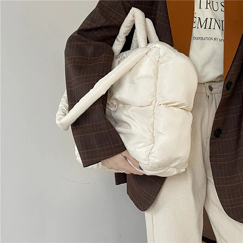 Womens retro checkered bedding shoulder bag solid color winter soft handbag soft handbag 250218