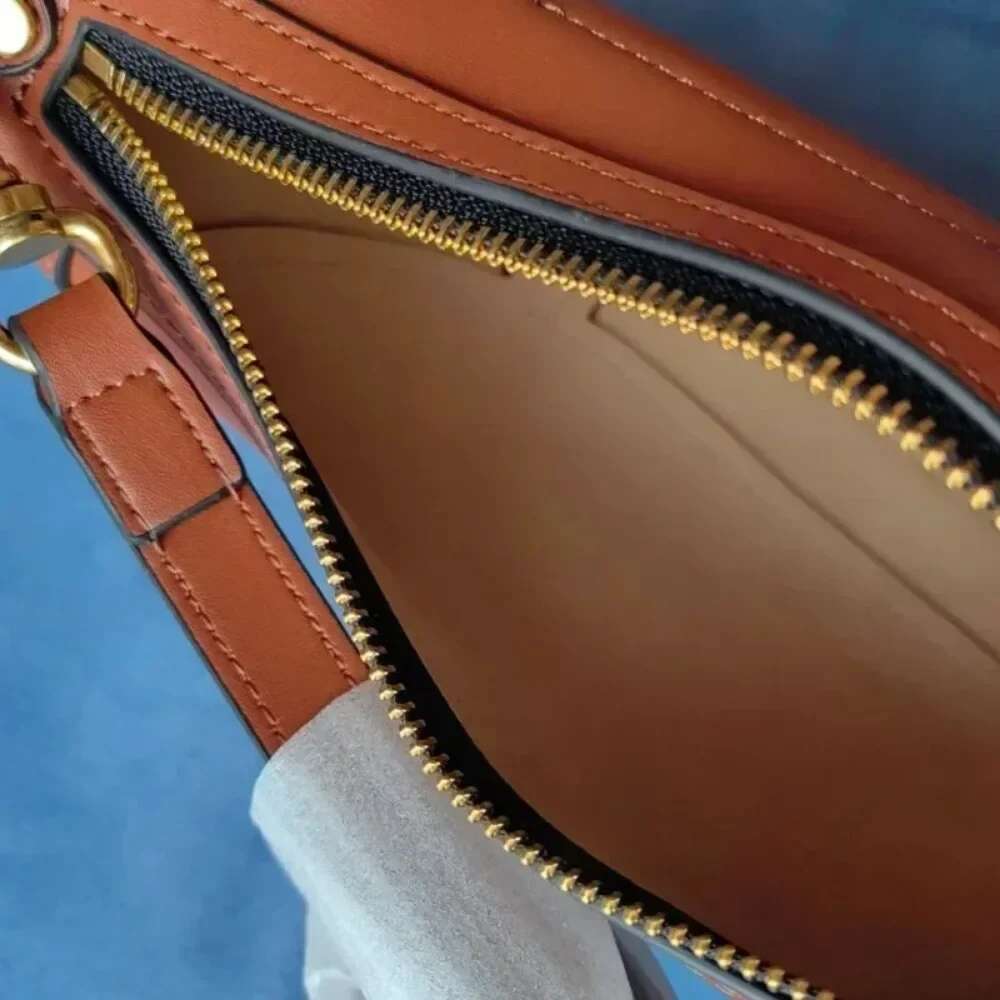 Small Niche Is Women's High-Quality Cowhide Half Moon Bag, Classic Light Willow Nail Single Shoulder Crossbody Bag