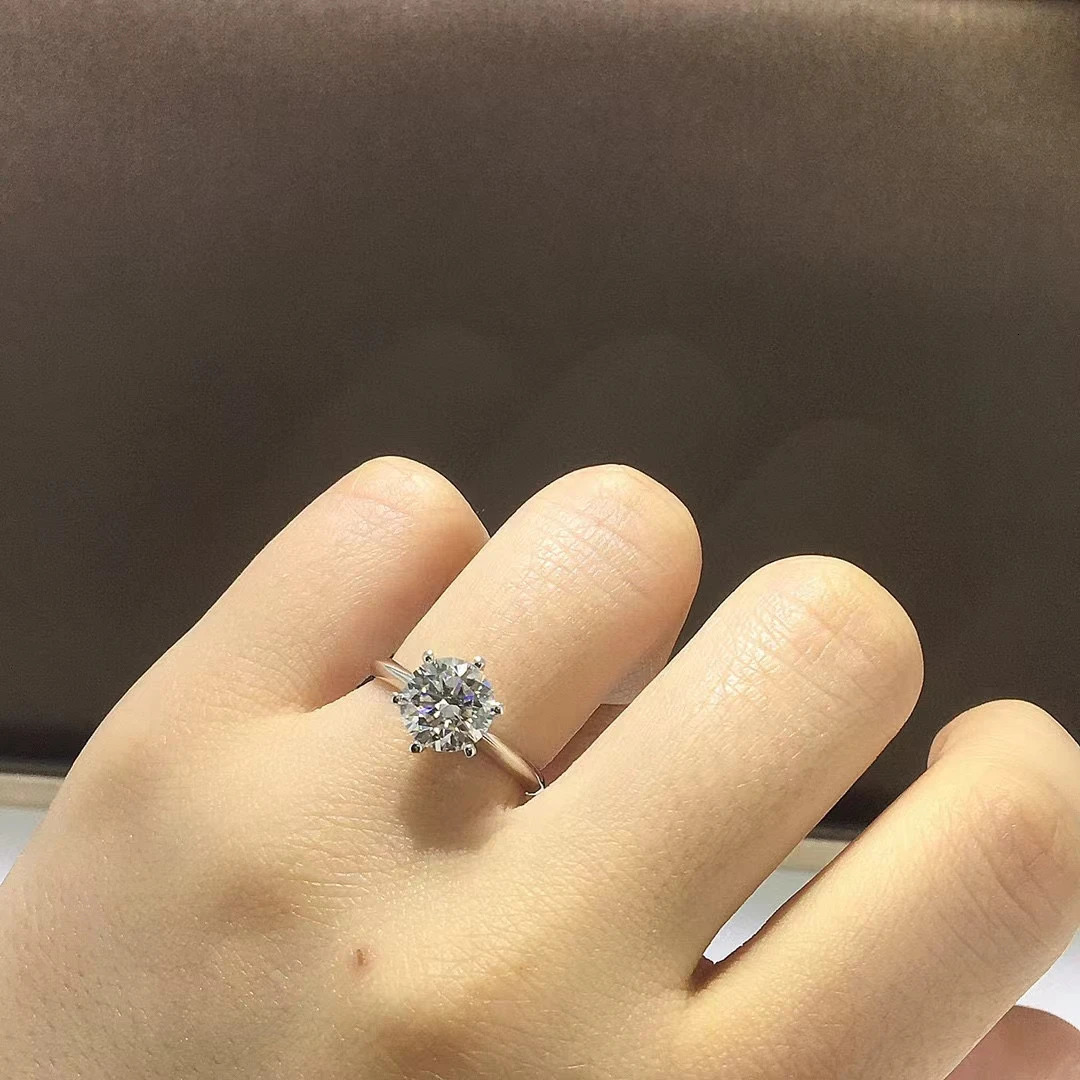 Classic 6 Prongs 5-Carat Round Ring Made of Pure Silver with 14K Gold Plating High Definition D-Color Diamond Ring Womens Jewelry 250220