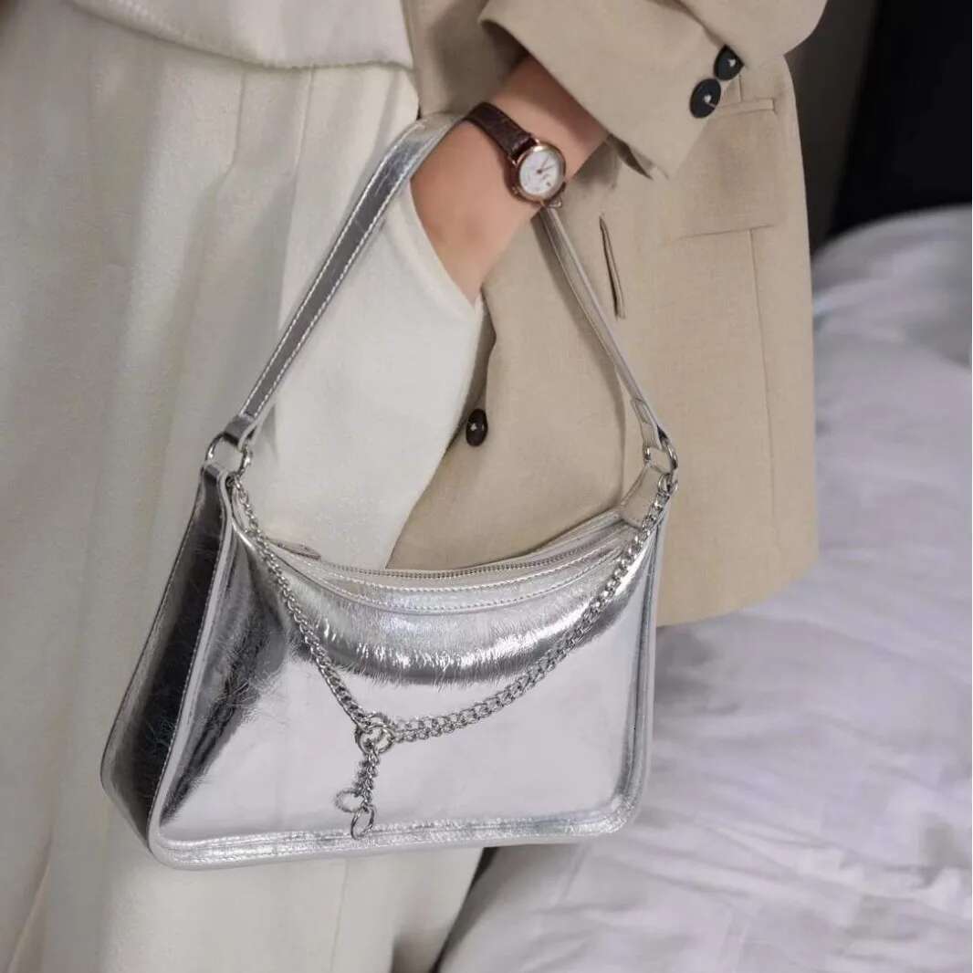 Top Tier Cowhide Single Shoulder Fashionable Women's Fashion Designer Bag High-quality Simple Multifunctional Shopping Shell Practical High-end C