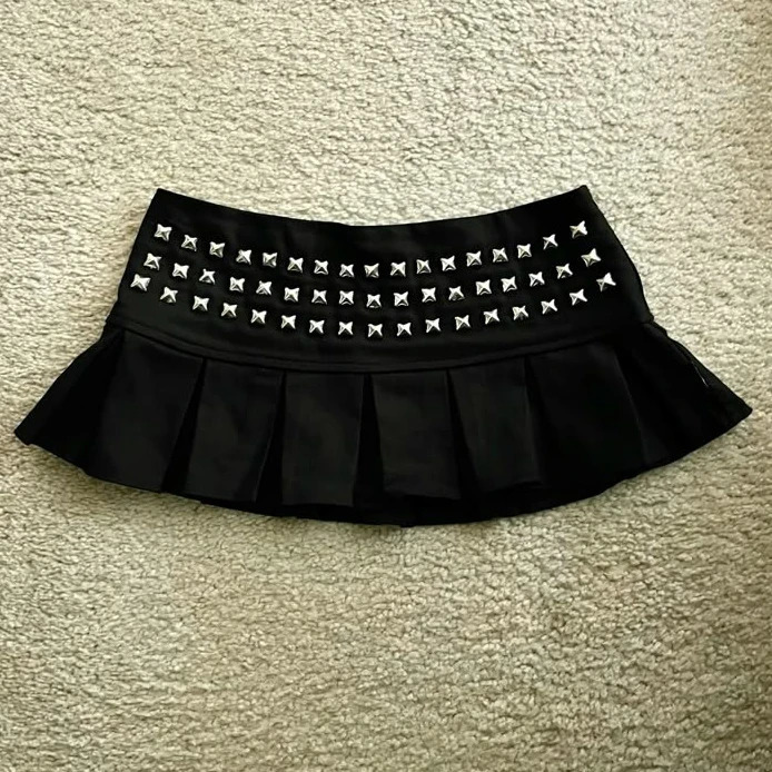 Y2K Gothic Punk Studded Mini Skirt Harajuku Sexy Ultra Short Black Rivet Pleated Skirt Kawaii Skirt Womens Clothing 250225