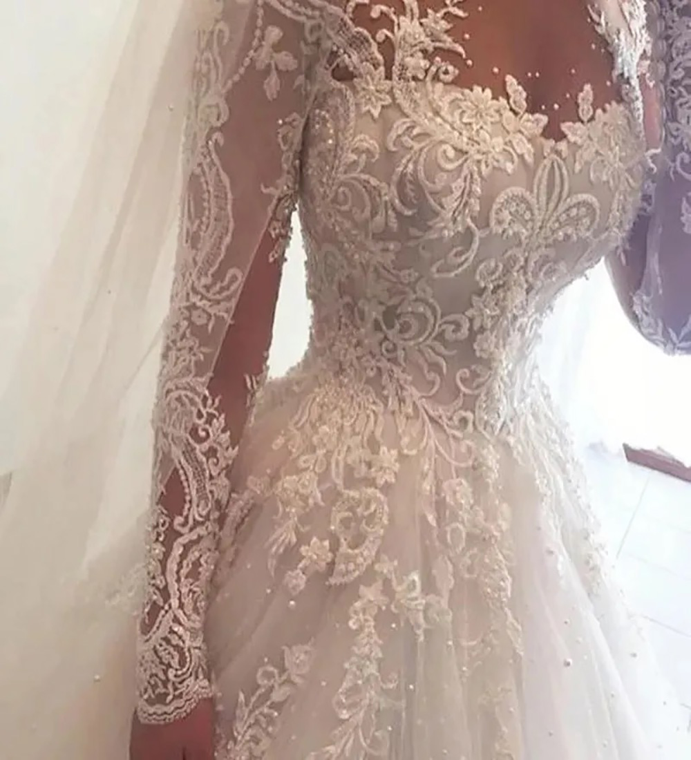 A-Line Wedding Dresses Lace Appliques Long Sleeves Beaded Princess Bridal Gowns Chapel Train Ivory Tulle Bride Formal Wear
