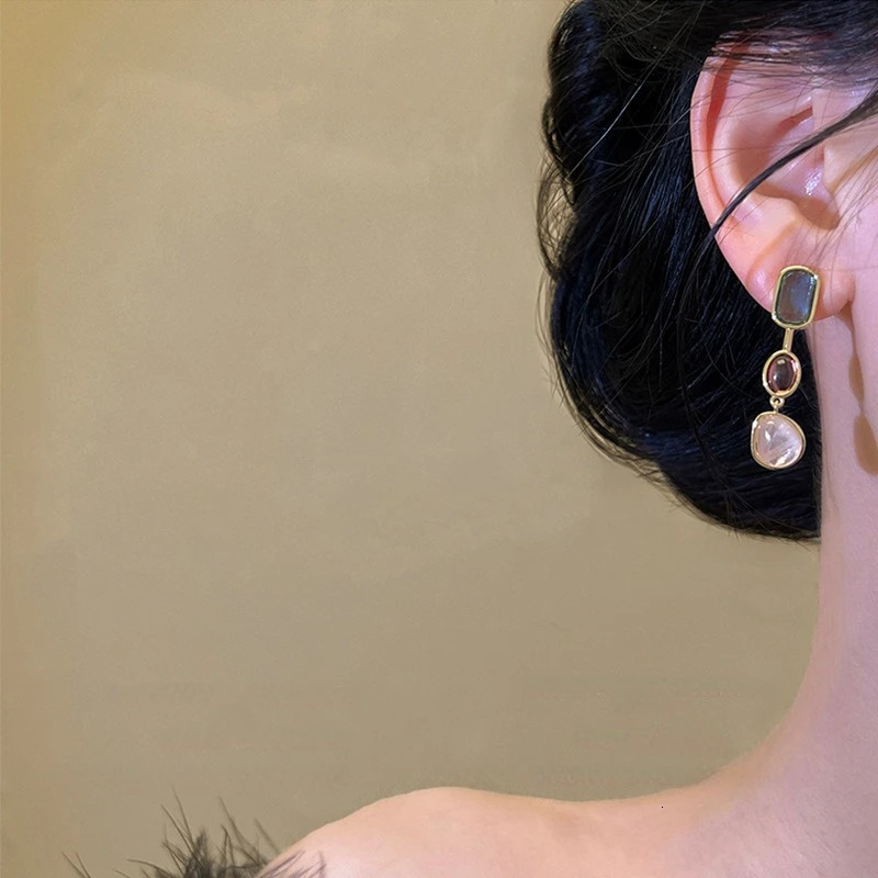 Asymmetric Colorful Resin Earrings for Women Retro Contrast Geometric Dangle Earrings Korean Jewelry High Quality Wholesale 250225