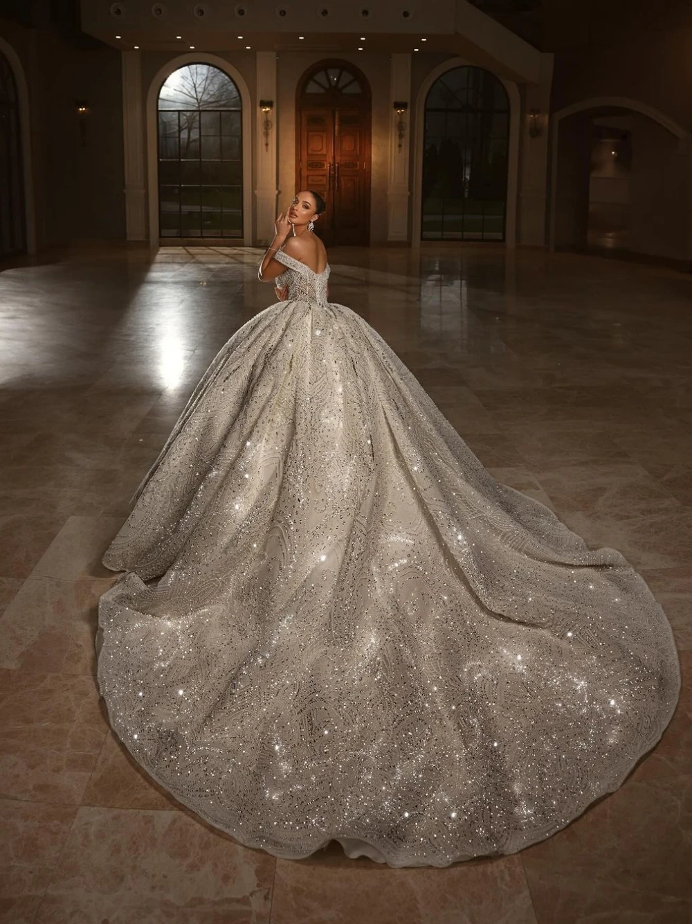 Exquisite Ball Gown Wedding Dress For Women High Collar Sleeveless Bridal Gowns Crystal Sequins Sweep Train Dresses Custom Made vestidos de novia