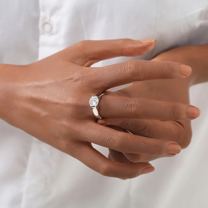 925 Sterling Silver 2 Carat Thick Arm Glossy Ring Fashion Casual High-end Light Niche Gift for Ladies and Mom 250220