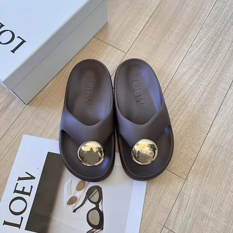 Comfortable flat bottomed vacation beach flip flops for summer 2024, with thick bottom and a casual toe, worn outside