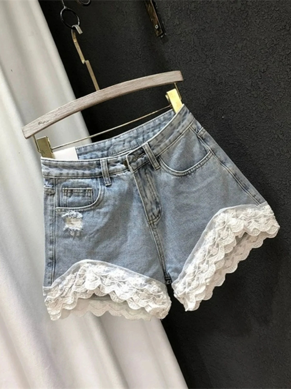 Lace Patchwork Denim Shorts Womens Spring Summer Korean Style Loose Wide Leg A-line Shorts Fashionable Hole Pants 250226