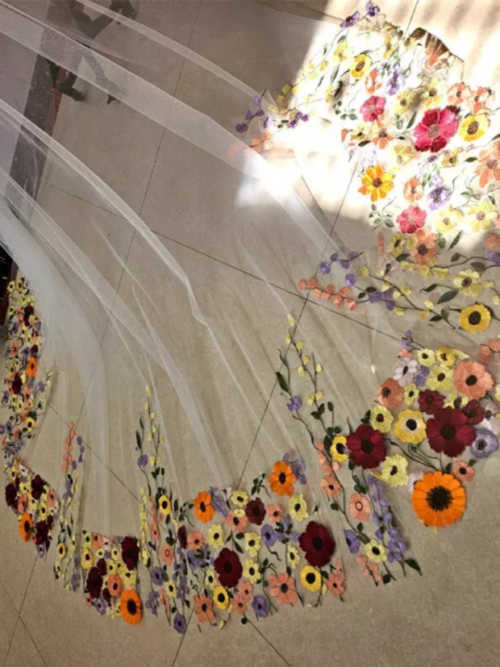 Colorful Wedding Veil Appliques Flowers One Layer Long Cathedral Length Veils With Comb Customized Bridal Accessories