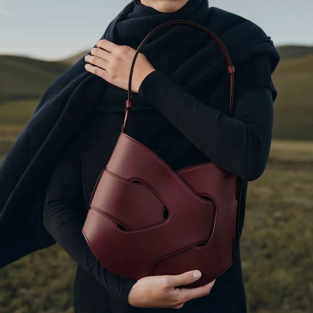 2025 New European And American Style Genuine Leather Texture Women's Shoulder Bag Casual Trend Leather Interwoven Crossbody Bag Fashion Designer 