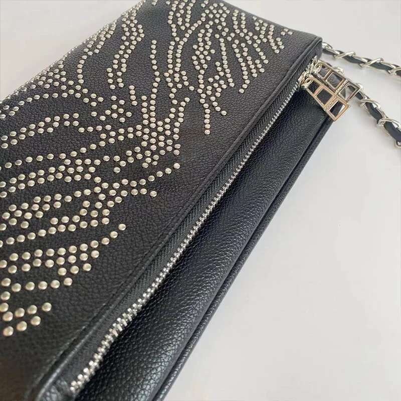 2025 New Women Chain Crossbody Lightweight Design Lady Shoulder Purse Large Capacity Classic Black Envelope Bag handbags designers