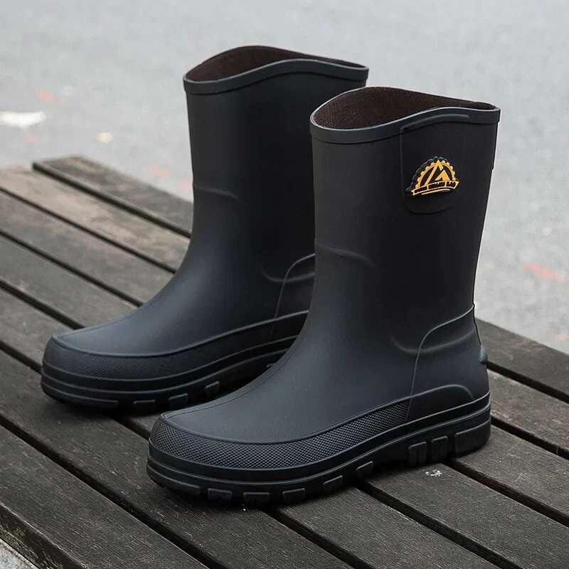 Men's Casual Waterproonti Slip Rain Boots Middle Tube Fashionable Work Rubber Shoes (Buy One Size Larger For Cotton Styles)